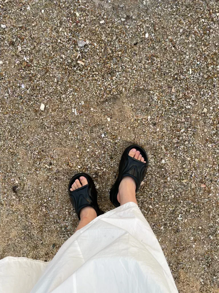 大连游玩暴走拖鞋，被路人小姐姐追问链接…