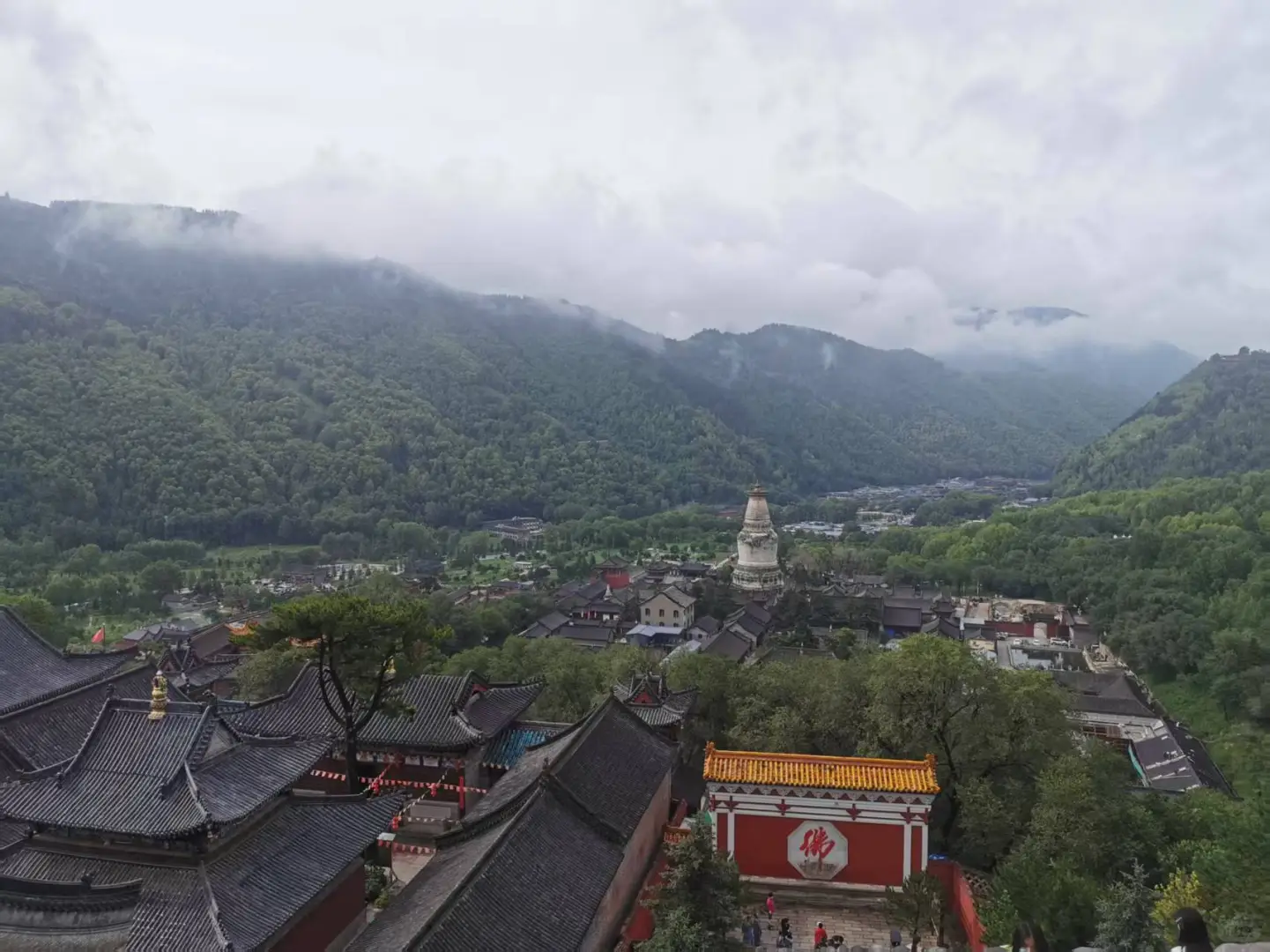 五台山适合静心朝圣,也适合赏景徒步