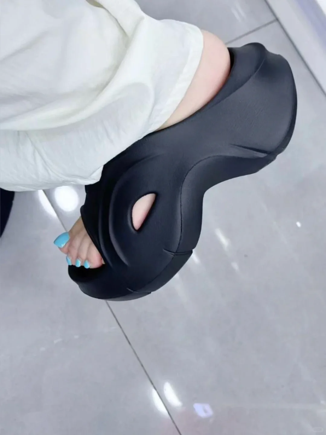 大连游玩暴走拖鞋，被路人小姐姐追问链接…