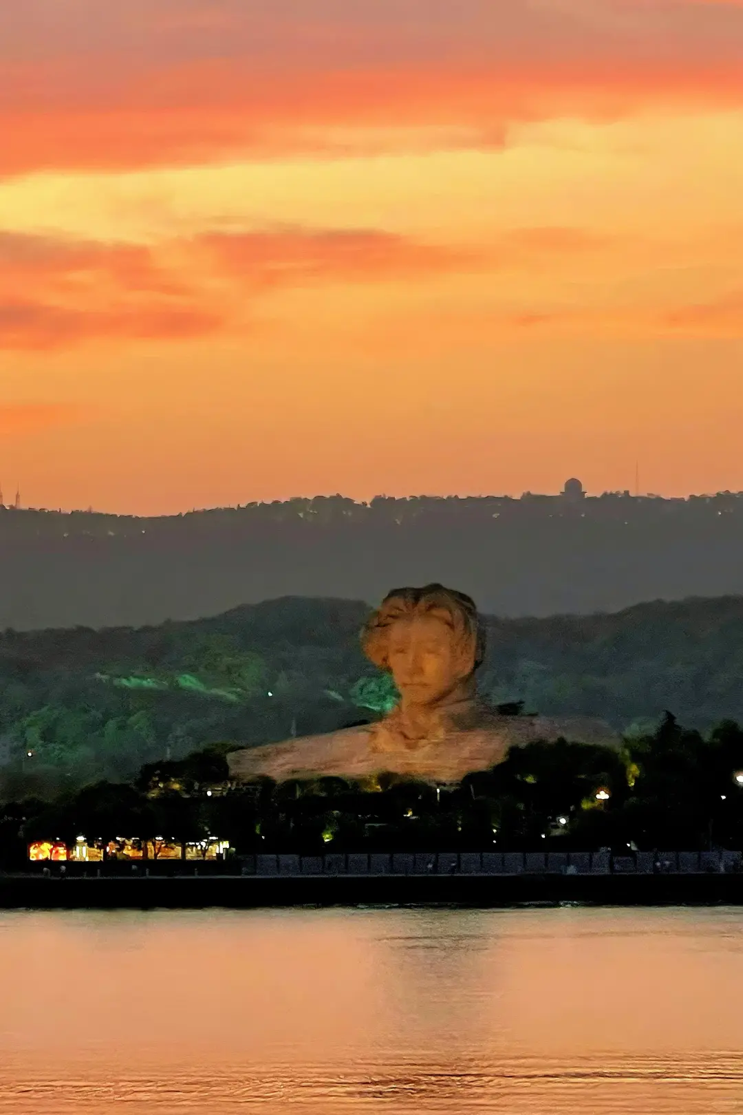 岳麓山下，长沙城里，尽显人间烟火气