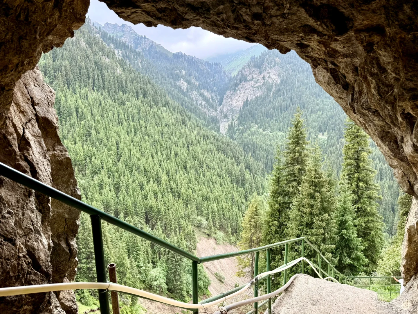 乌鲁木齐周边竟隐藏着这么美的瀑布，不堵车！