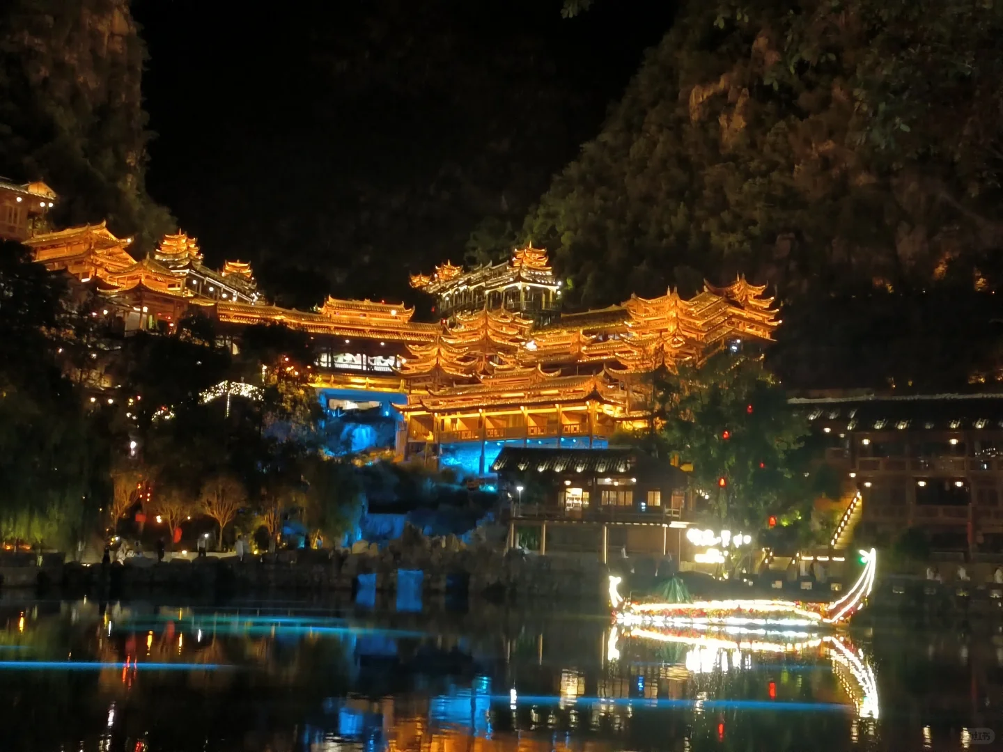 兴义——峰林布依景区夜晚简直太美🌃
