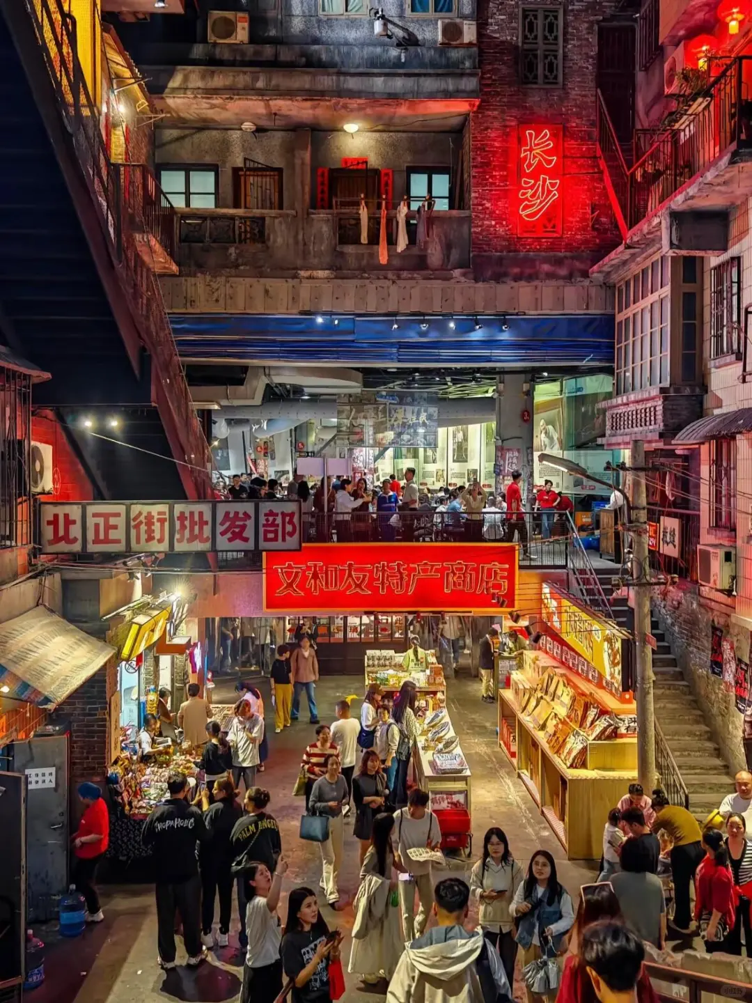 岳麓山下，长沙城里，尽显人间烟火气