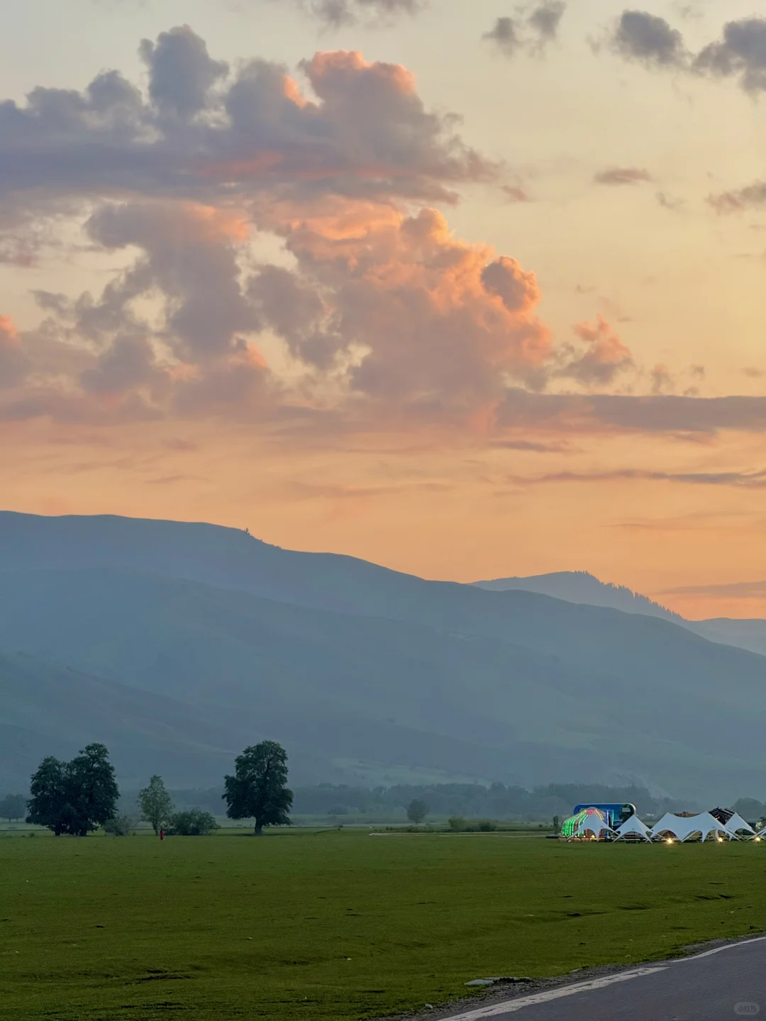 听劝!晚上8点之后再进那拉提景区..