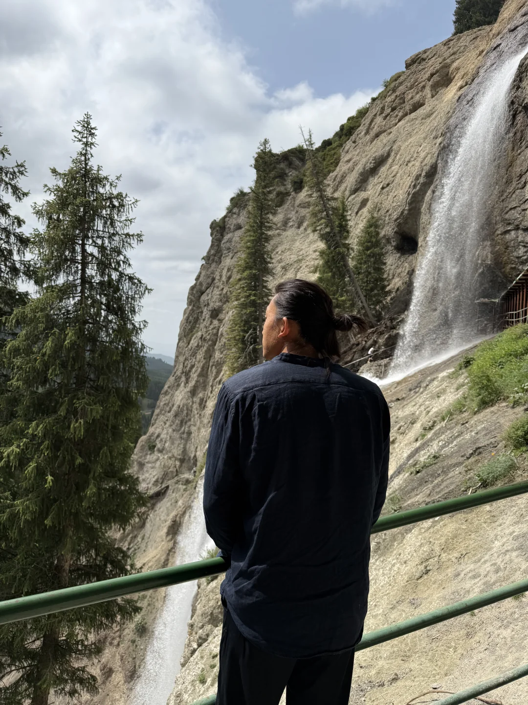 乌鲁木齐周边竟隐藏着这么美的瀑布，不堵车！