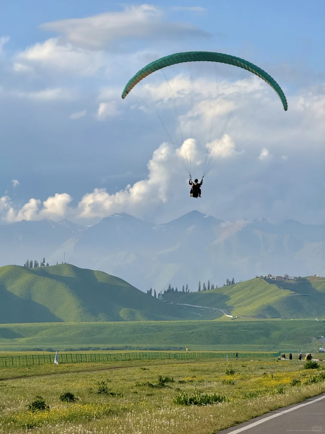 听劝!晚上8点之后再进那拉提景区..