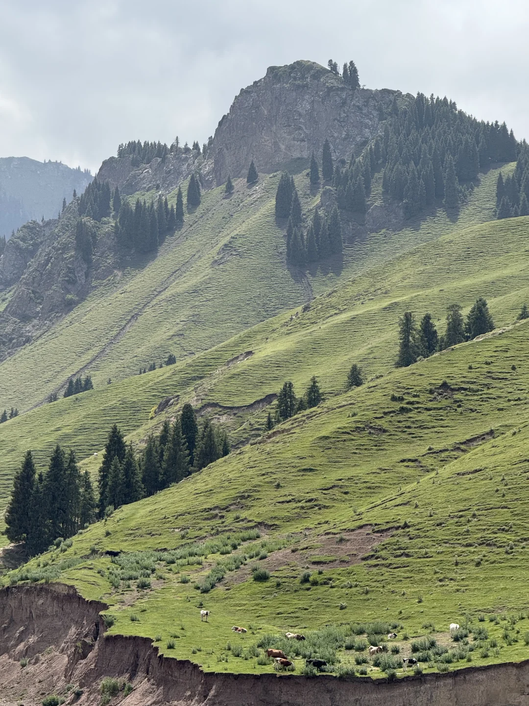 乌鲁木齐周边竟隐藏着这么美的瀑布，不堵车！