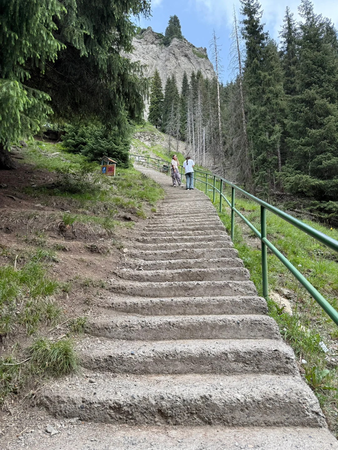 乌鲁木齐周边竟隐藏着这么美的瀑布，不堵车！