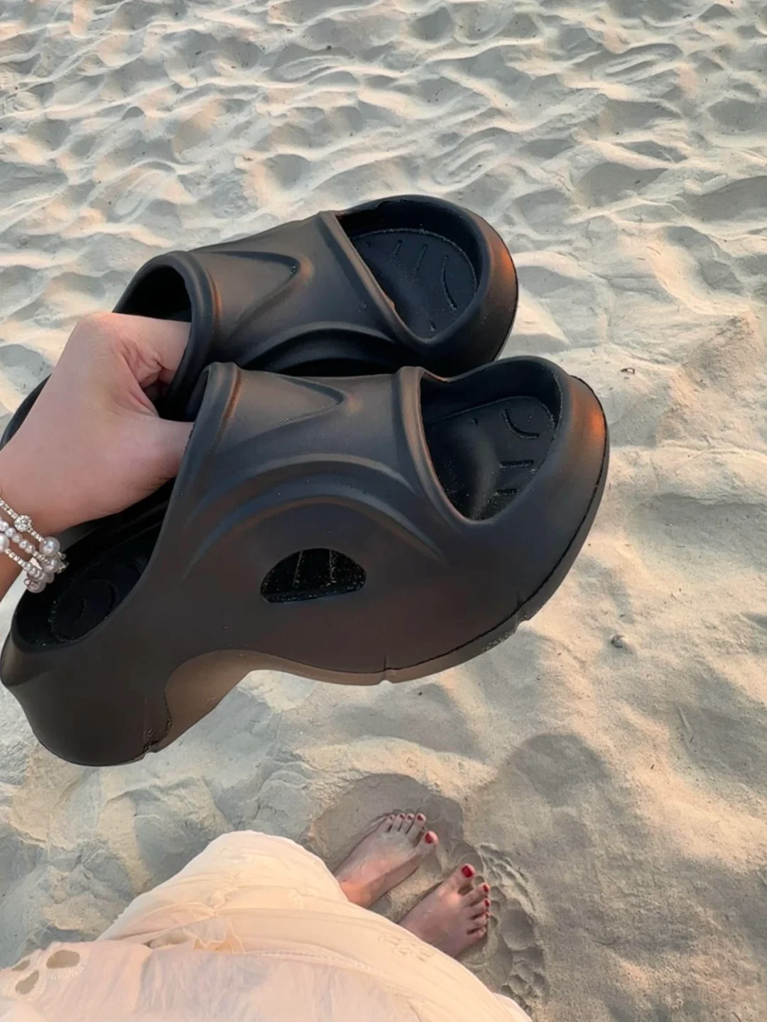 大连游玩暴走拖鞋，被路人小姐姐追问链接…