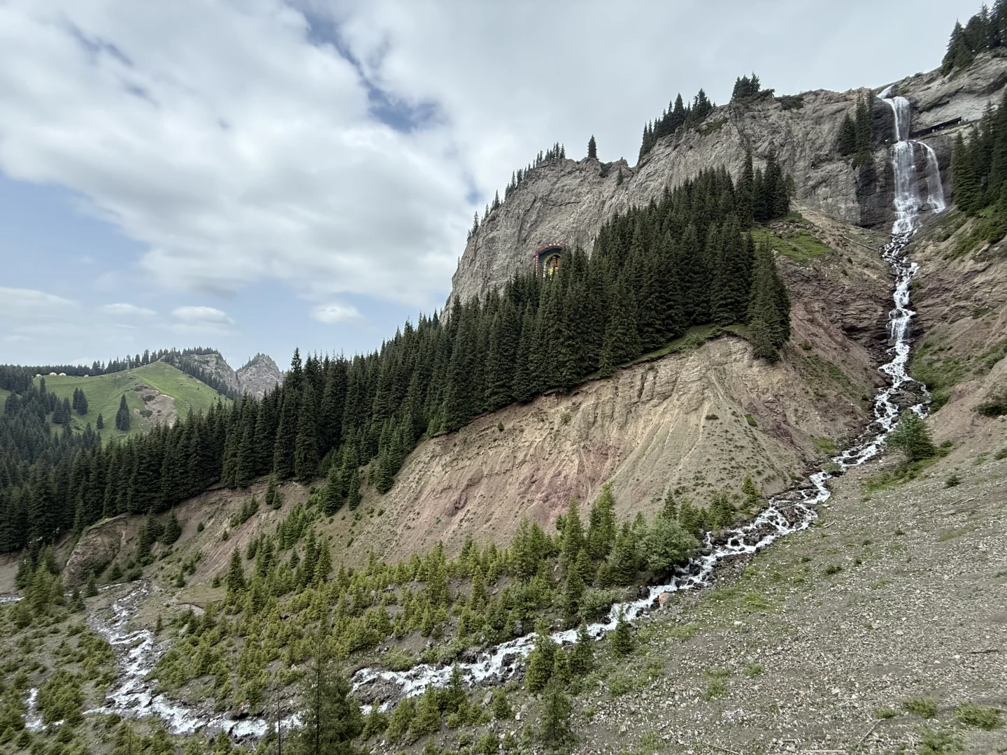 乌鲁木齐周边竟隐藏着这么美的瀑布，不堵车！