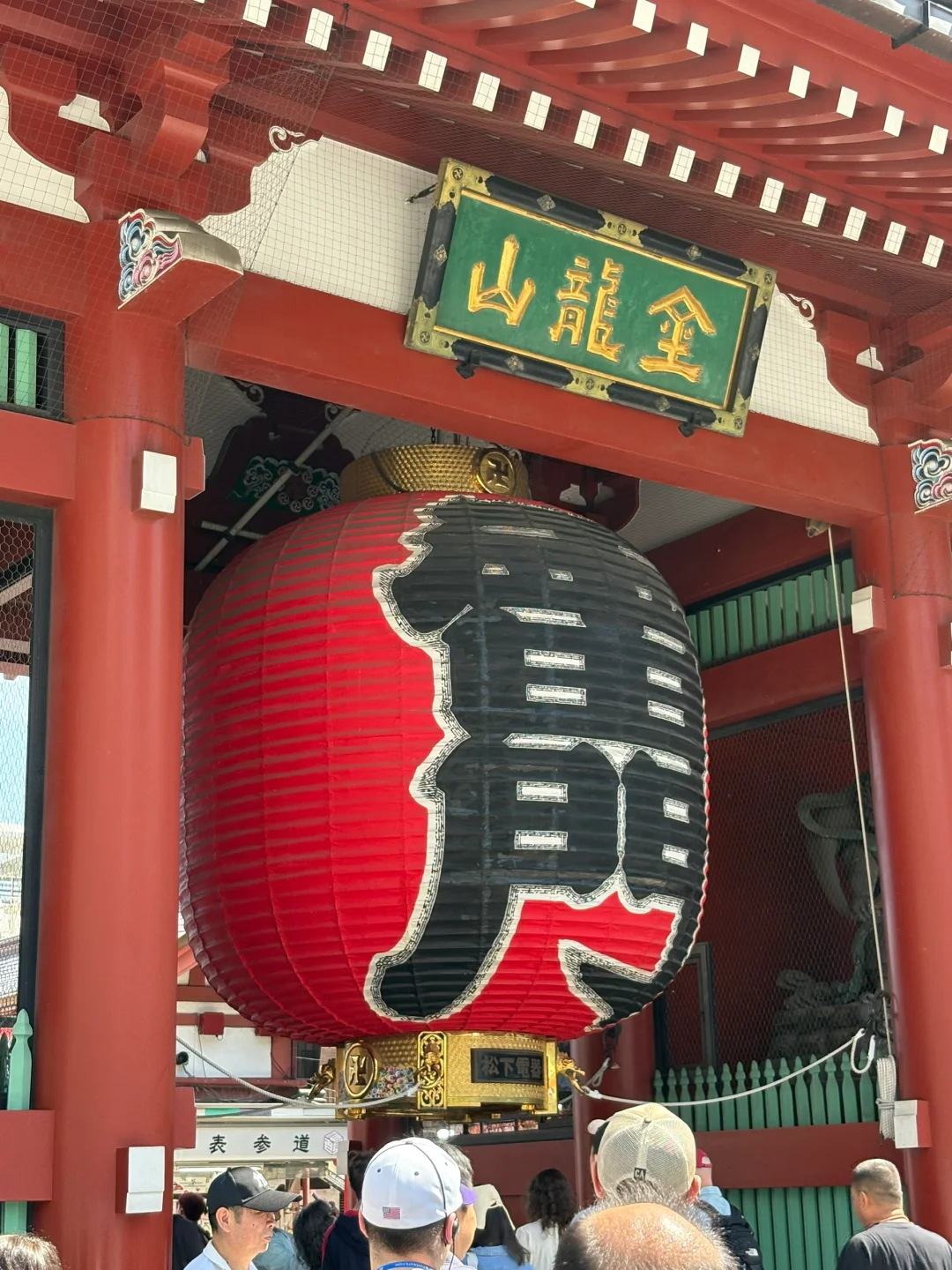 一个人出国旅游了，却并没有很开心