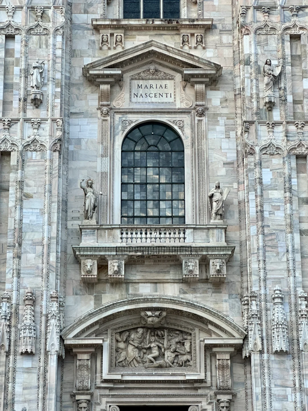 “人类是怎么创作出这样一件伟大作品的呀🥹”