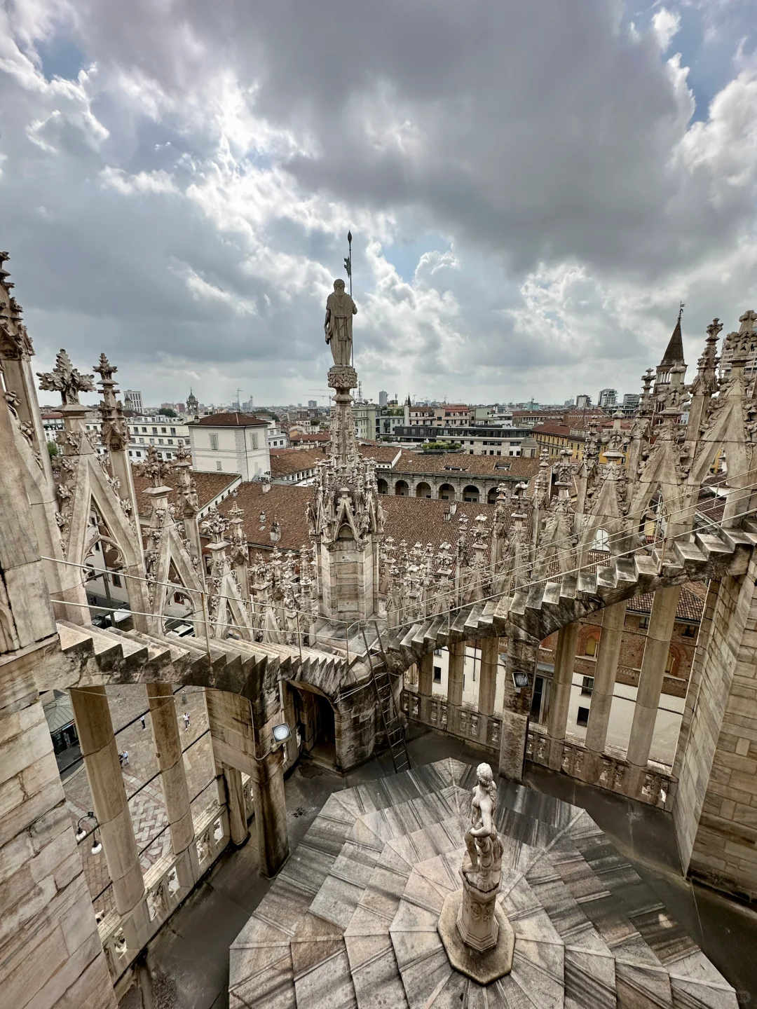 “人类是怎么创作出这样一件伟大作品的呀🥹”