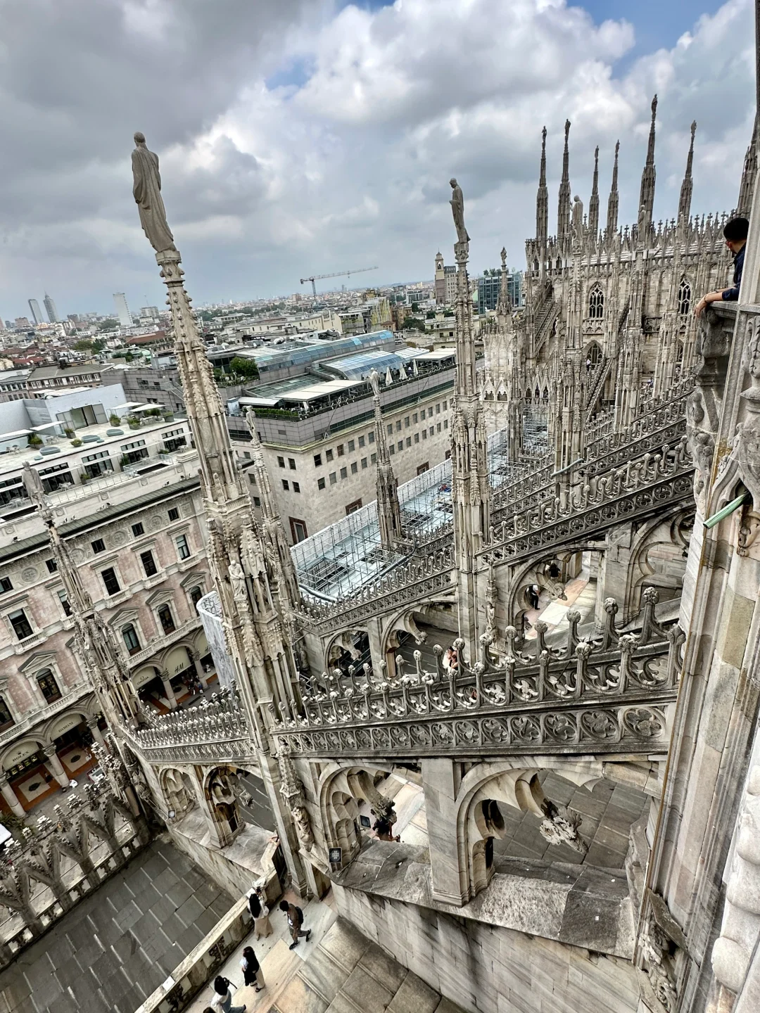 “人类是怎么创作出这样一件伟大作品的呀🥹”