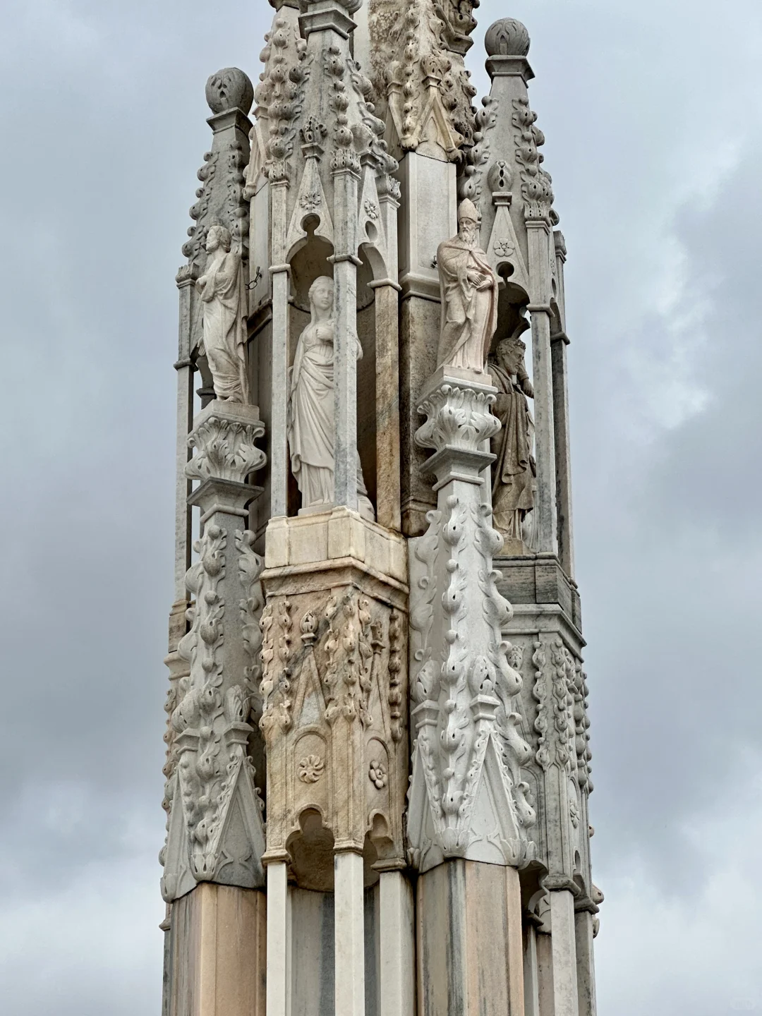 “人类是怎么创作出这样一件伟大作品的呀🥹”