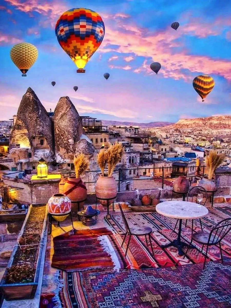 在土耳其卡帕多奇亚追一场梦幻的热气球🎈