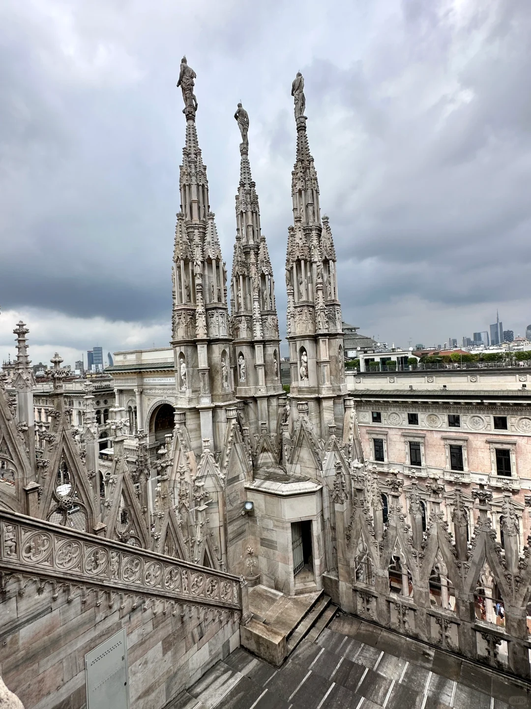 “人类是怎么创作出这样一件伟大作品的呀🥹”