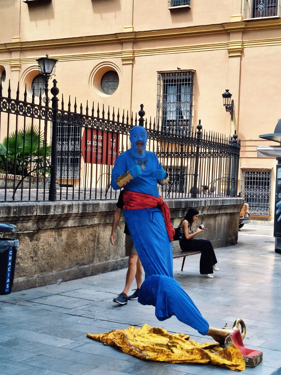 幸福就是–在马拉加的街头拥吻阳光☀️