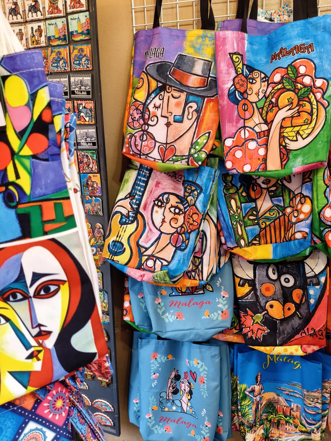 幸福就是–在马拉加的街头拥吻阳光☀️