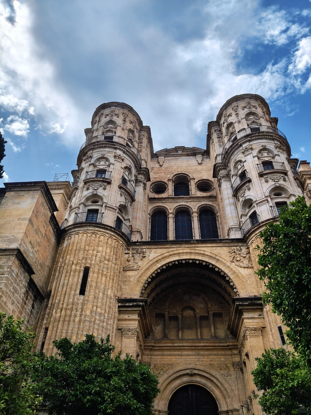 幸福就是–在马拉加的街头拥吻阳光☀️