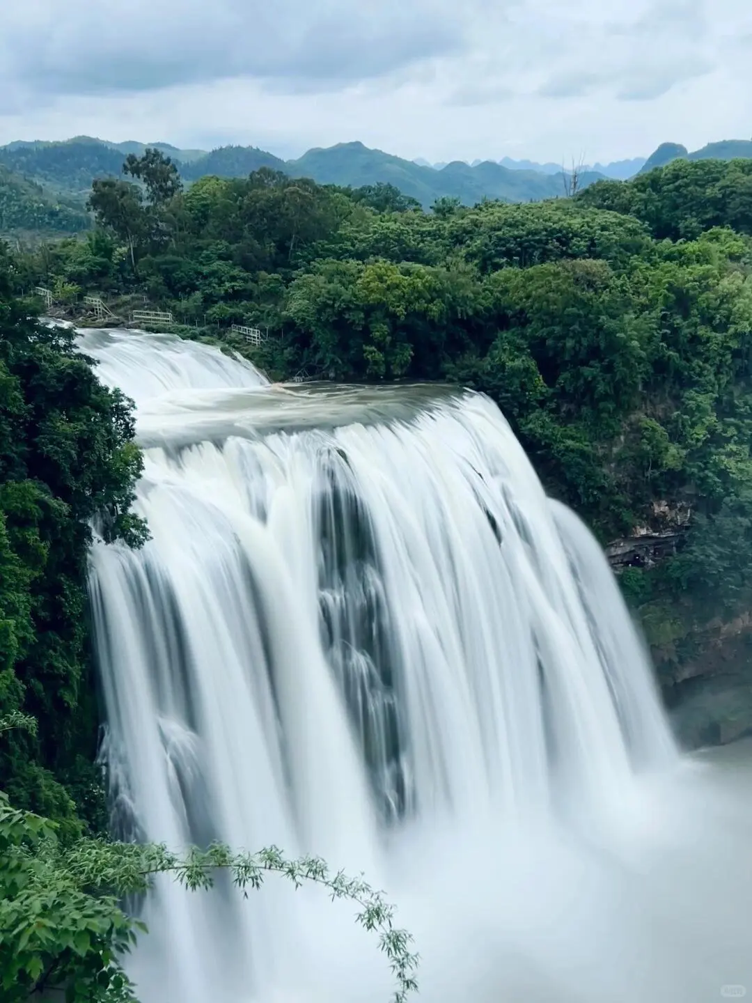 和老公去了贵州的千户苗寨太震撼了！