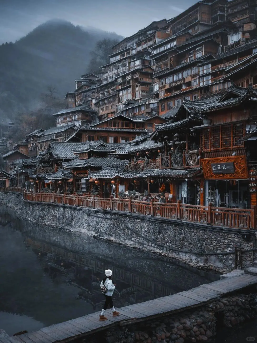 和老公去了贵州的千户苗寨太震撼了！