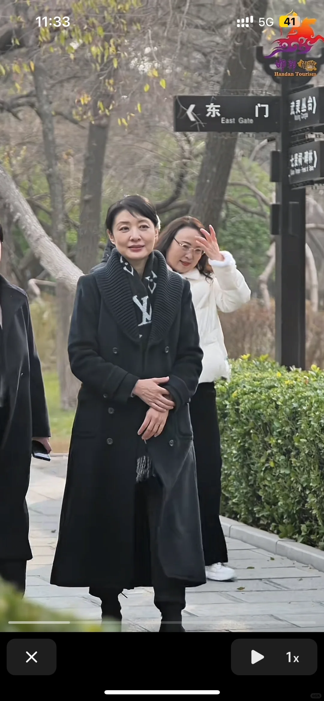 女子顶着鸡窝头给周涛讲解,邯郸文旅点赞