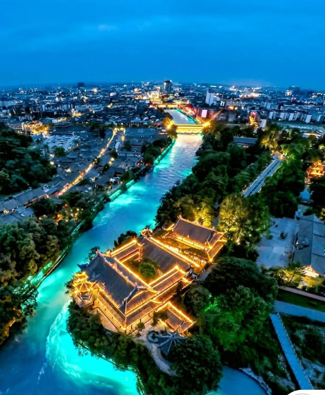 暑假如何一天游玩熊猫谷＋都江堰＋蓝眼泪