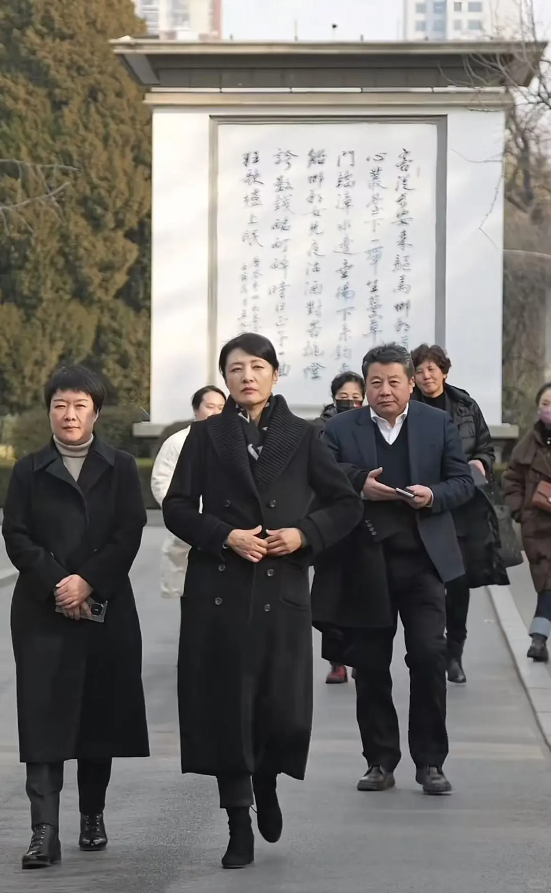 女子顶着鸡窝头给周涛讲解,邯郸文旅点赞