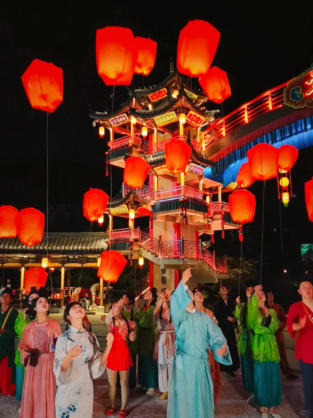 李白诚不欺我！在这里拍到了「手可摘星辰」🌌