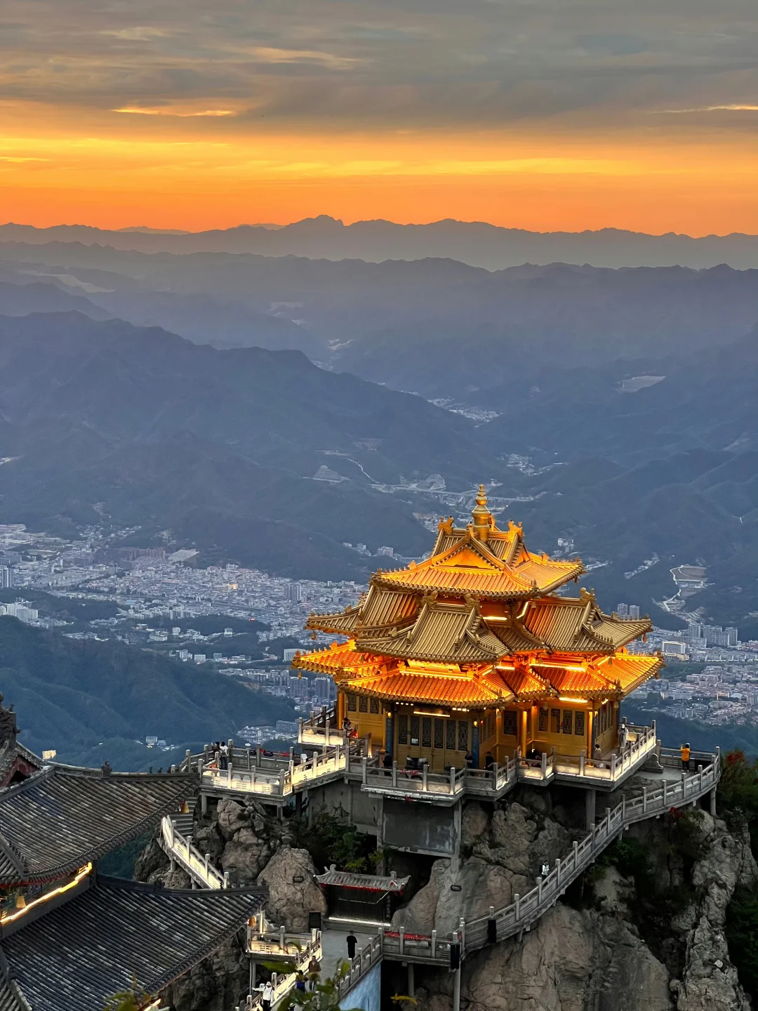 🌄远赴人间惊鸿宴，老君山上遇神仙