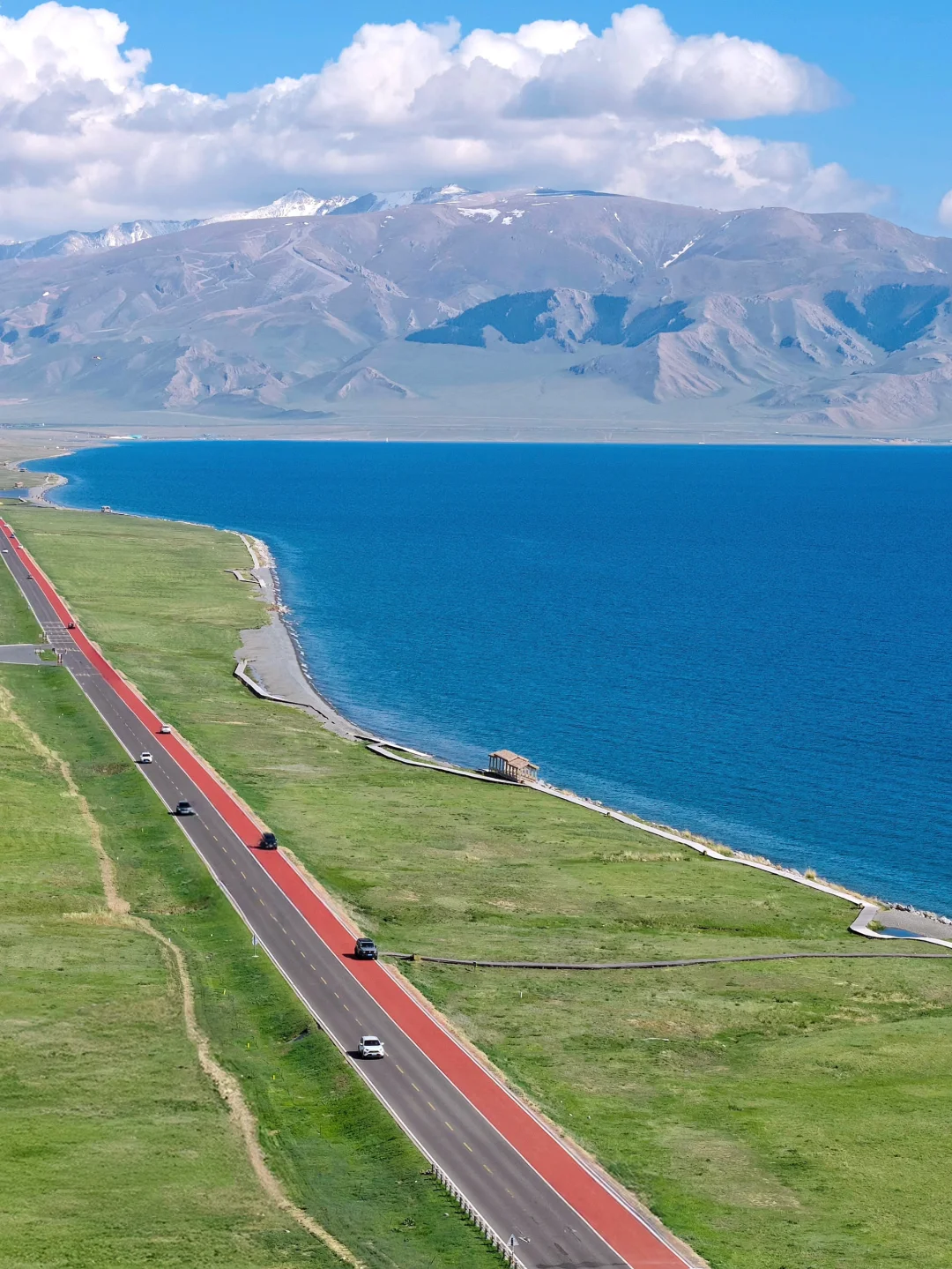 这个季节的赛里木湖真的美到next level…