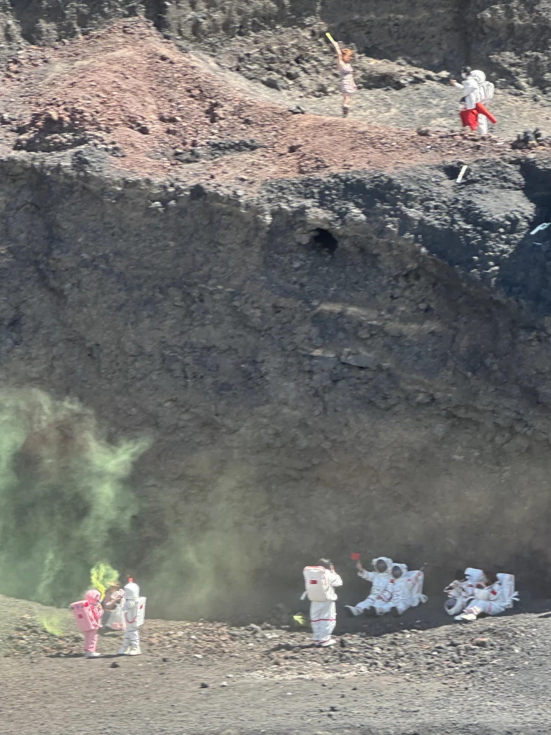 👽旅行日记【那天我第一次见到红色的湖】