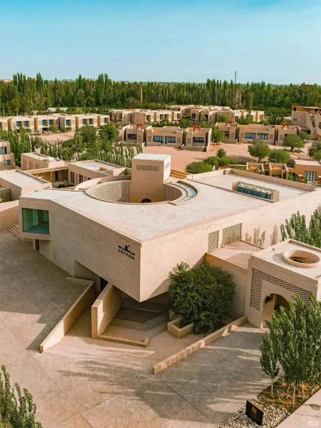 带娃去了淡季敦煌，住沙漠酒店比埃及还震撼