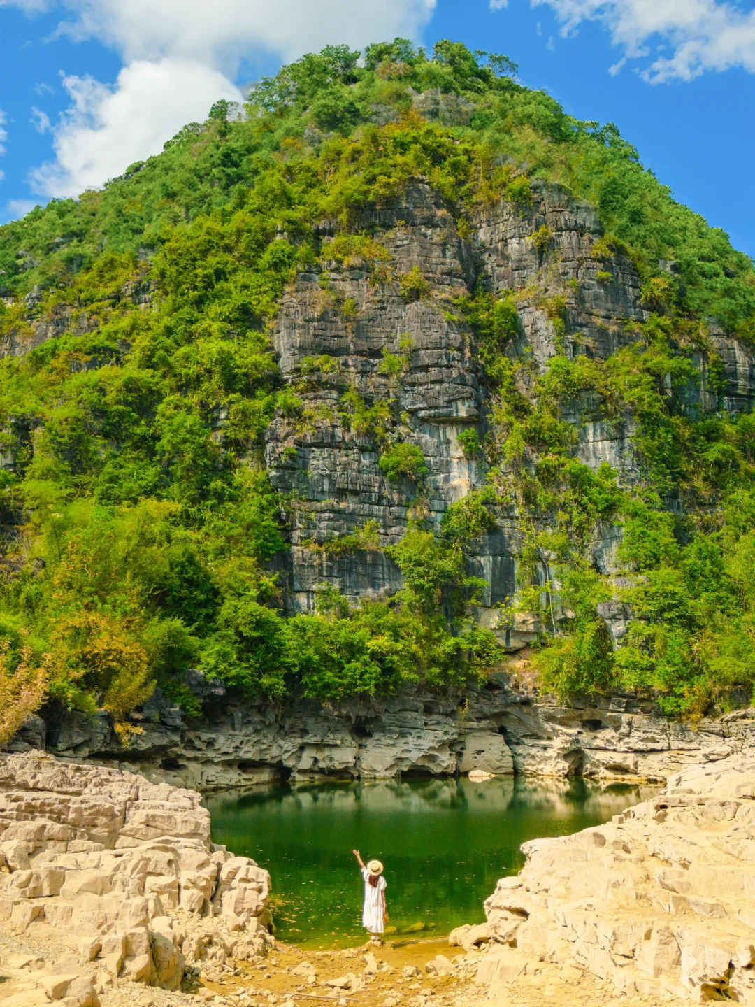 广西河池“恶魔之眼”，背后故事令人毛骨悚然！