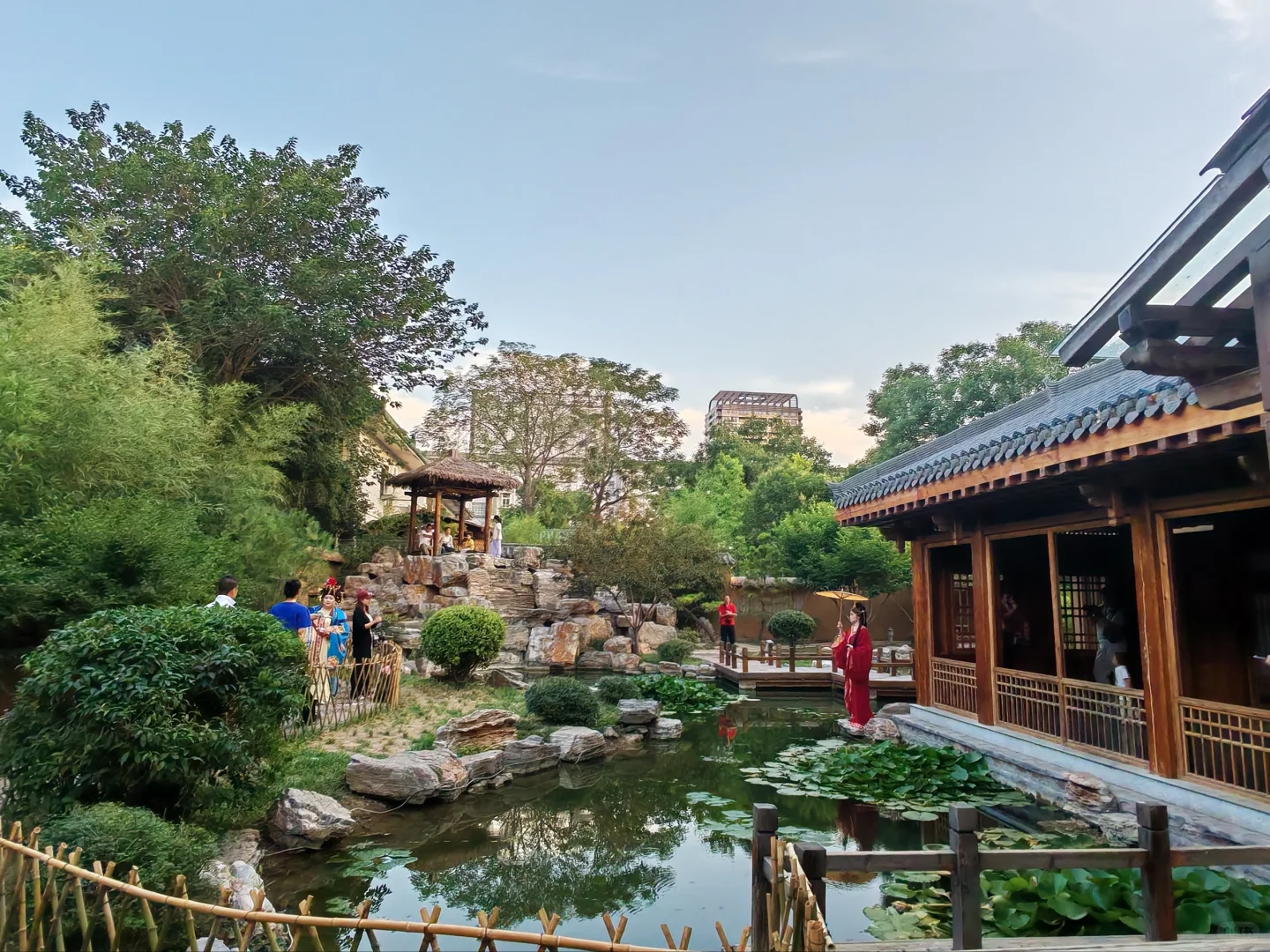 老邯郸人第一次见的秦始皇故居