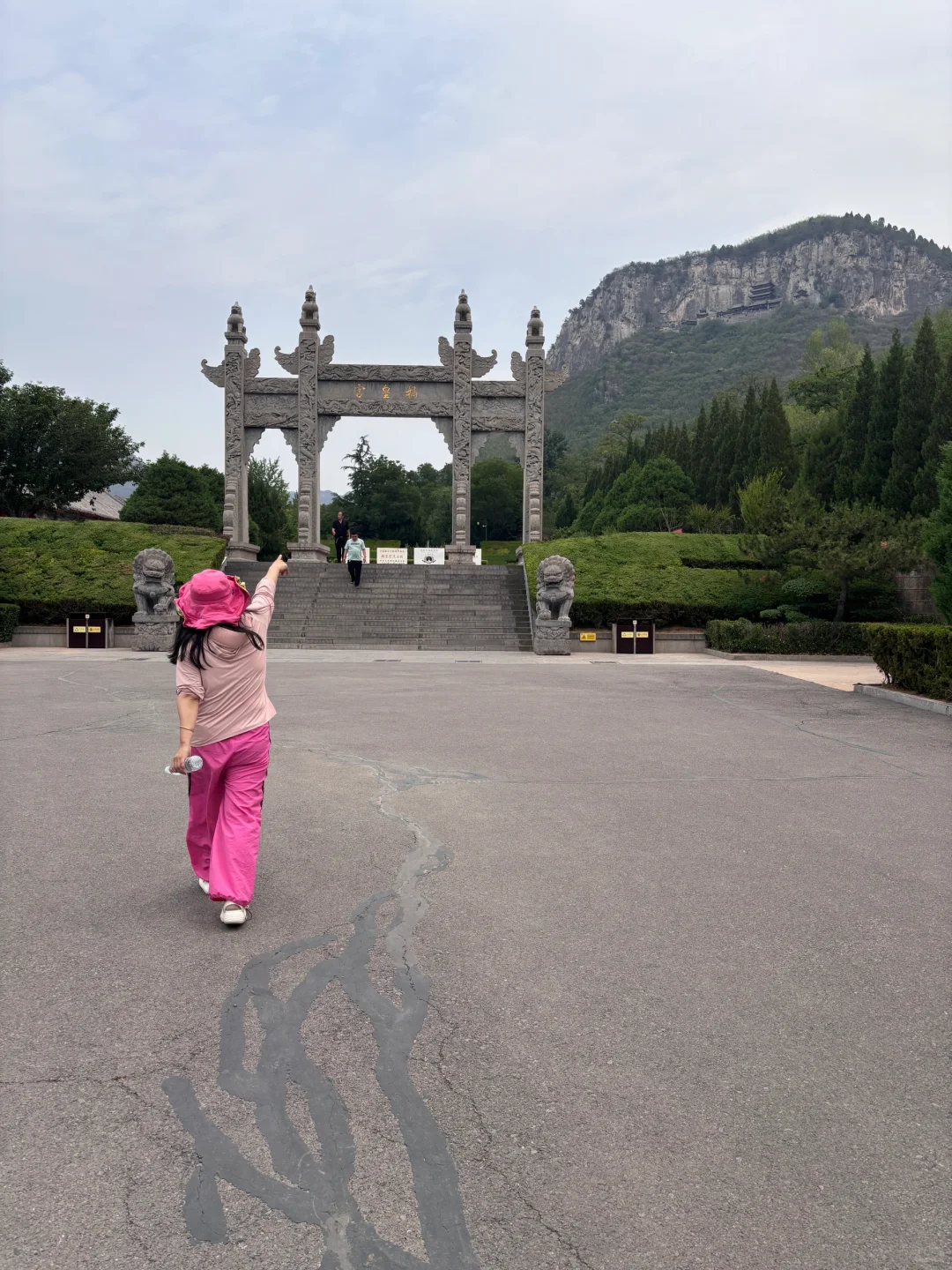 河北邯郸娲皇宫，一定要坐小过山车下山！