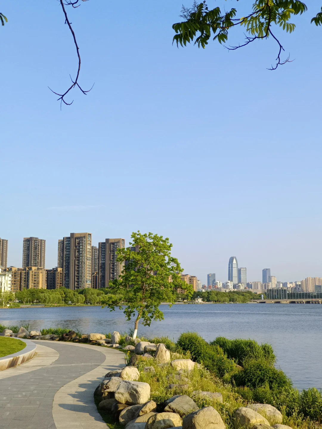 江边公园，好天气散散步吹吹风很治愈