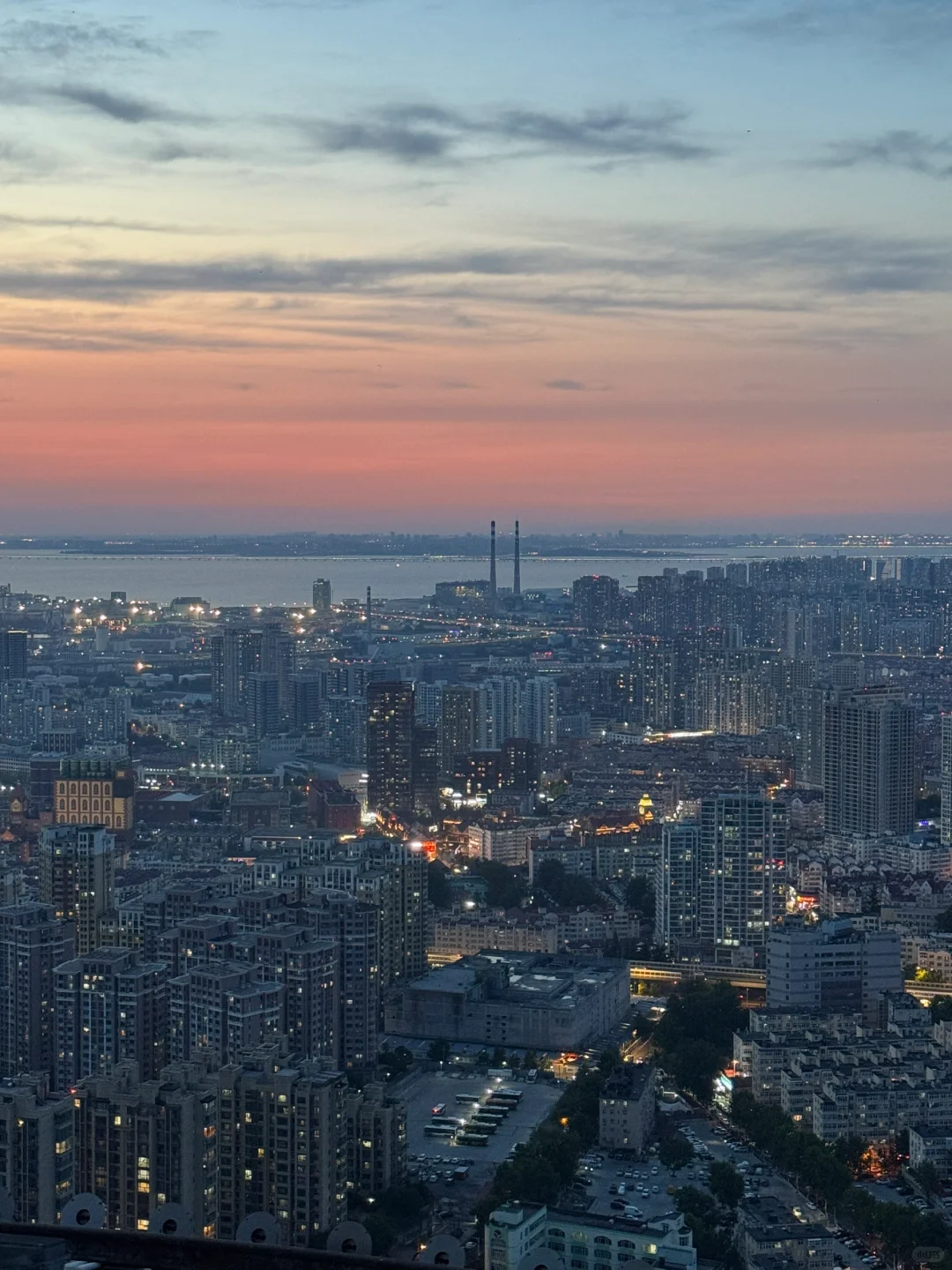 不是东京!!!是青岛!!!