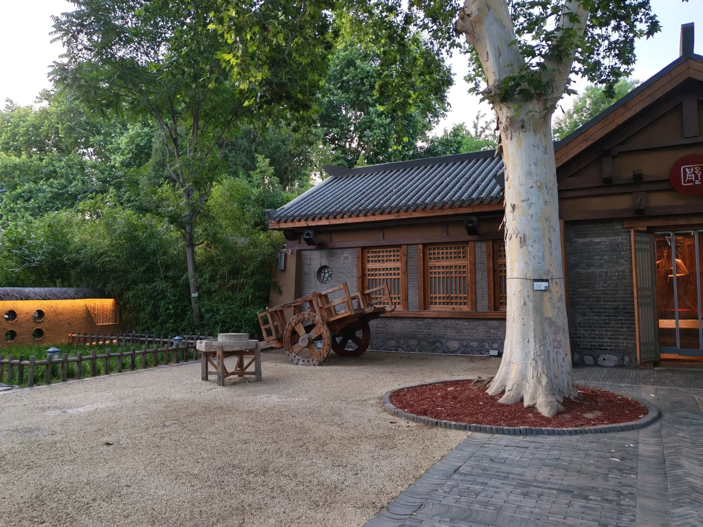 老邯郸人第一次见的秦始皇故居