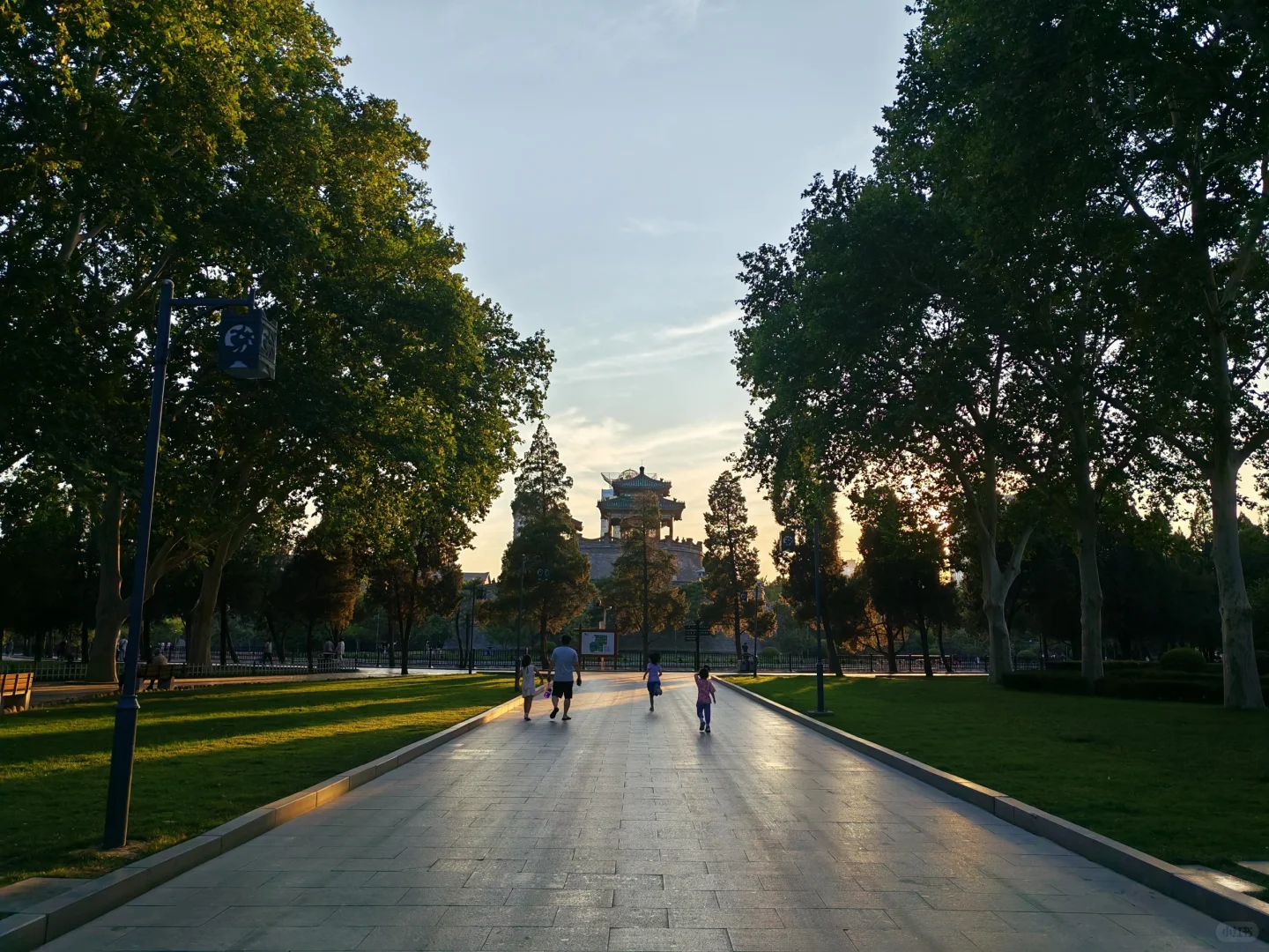 老邯郸人第一次见的秦始皇故居