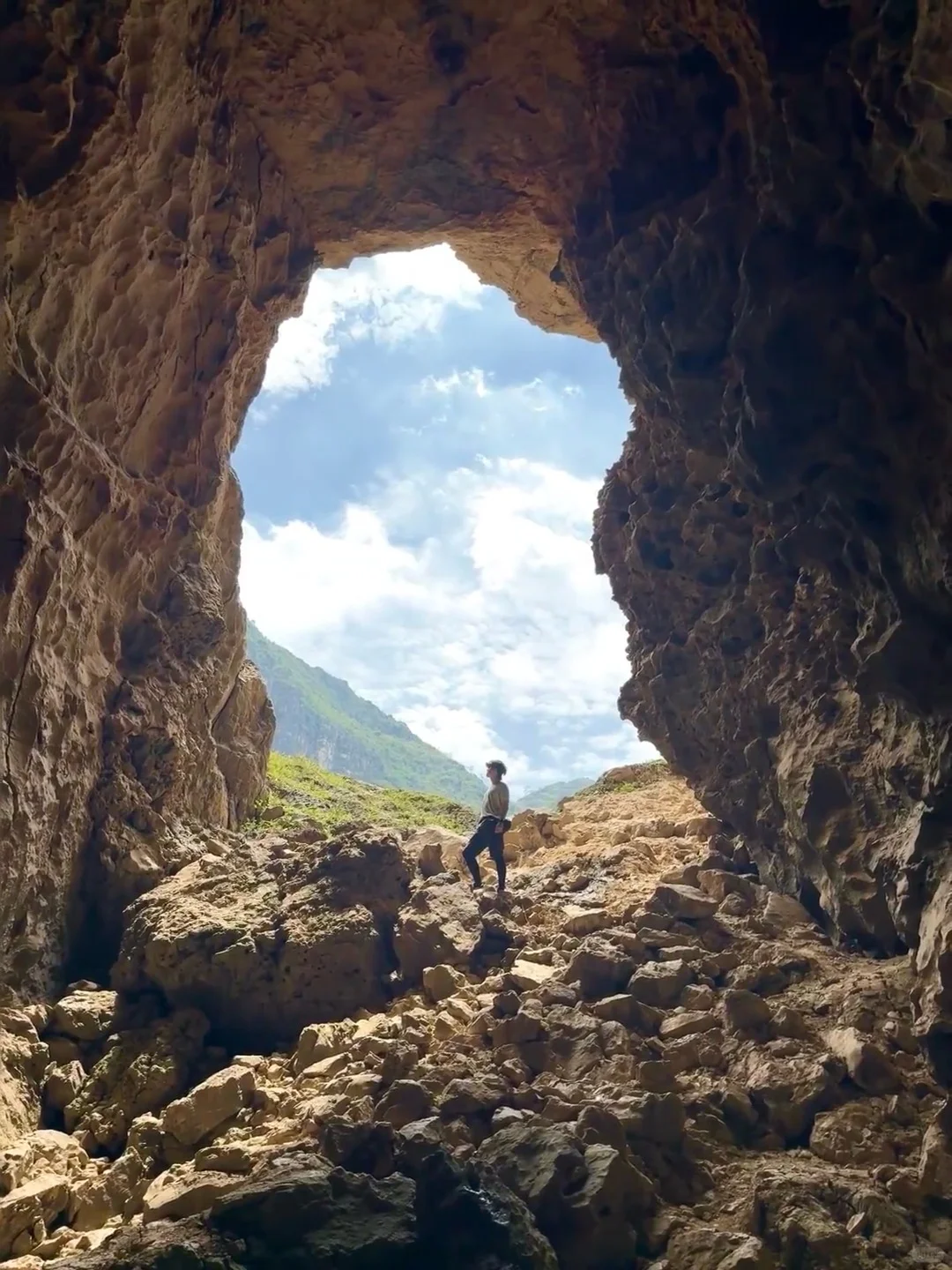 带娃去崇左，现实版塞尔达！和新西兰一样震撼