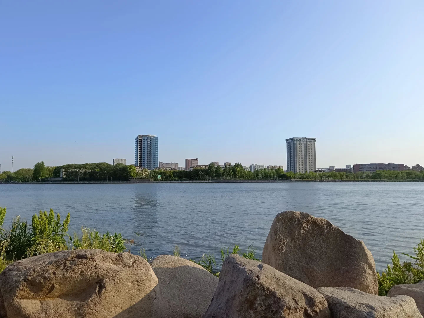 江边公园，好天气散散步吹吹风很治愈