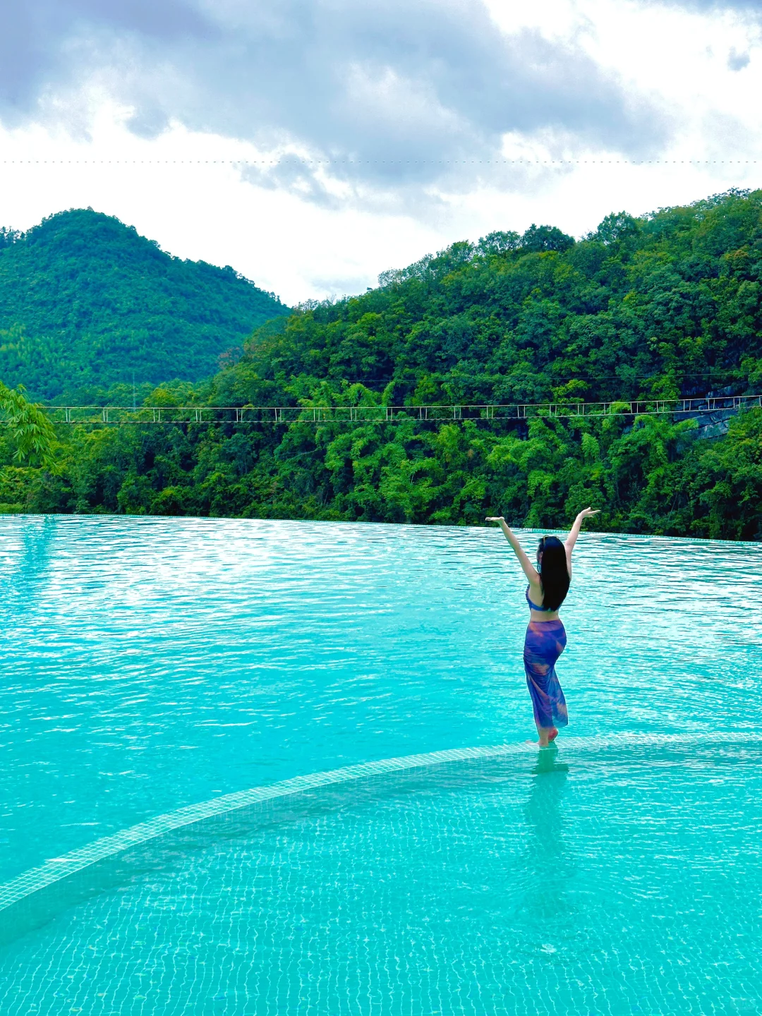 ✨Live图直出，天坑开灯瞬间拍到了