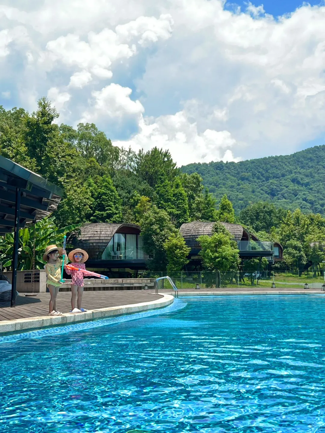 亲子暑假游｜自驾3h🚗闯进森林木屋童话王国