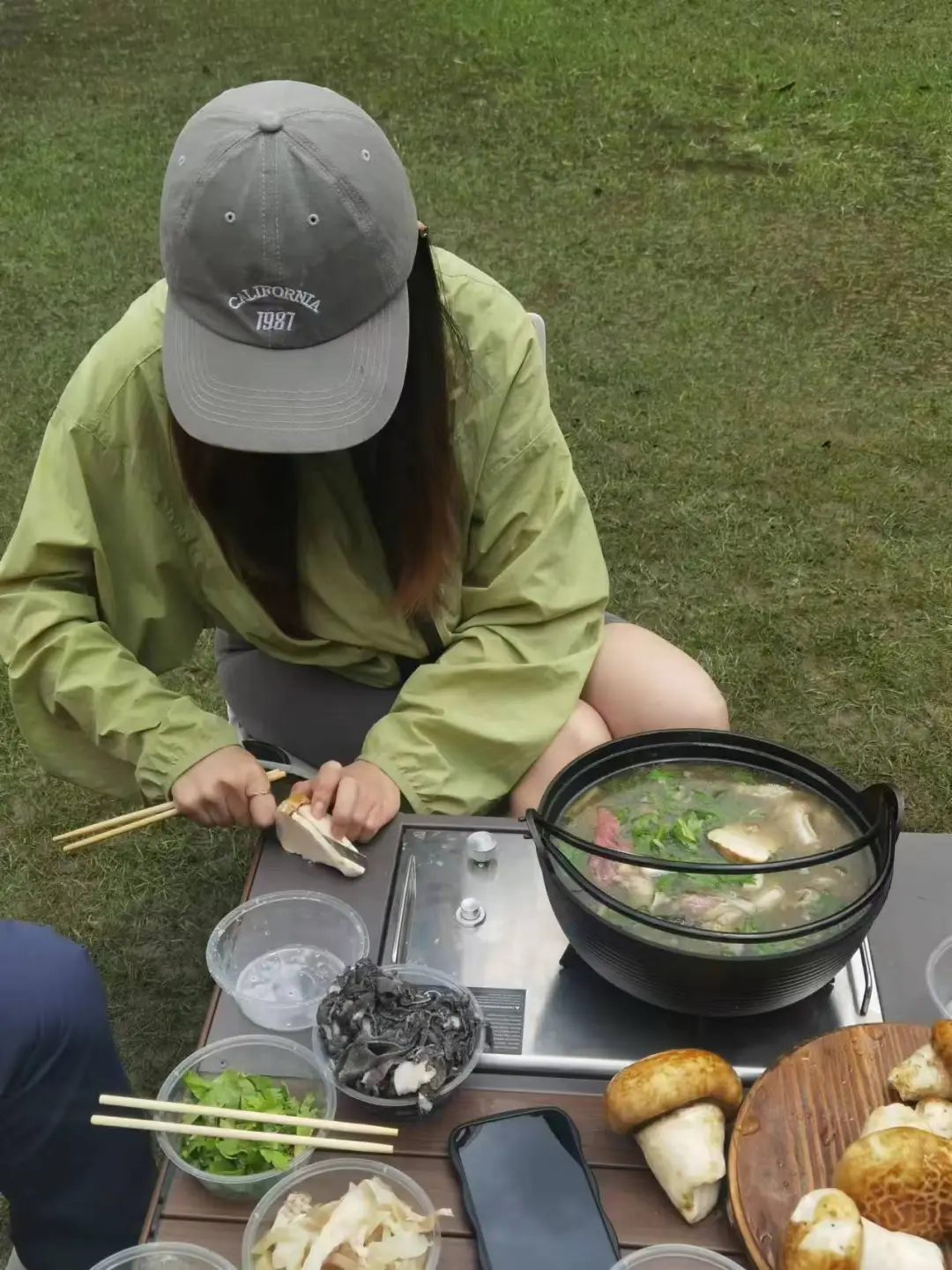 月亮湖泡野温泉捡菌子