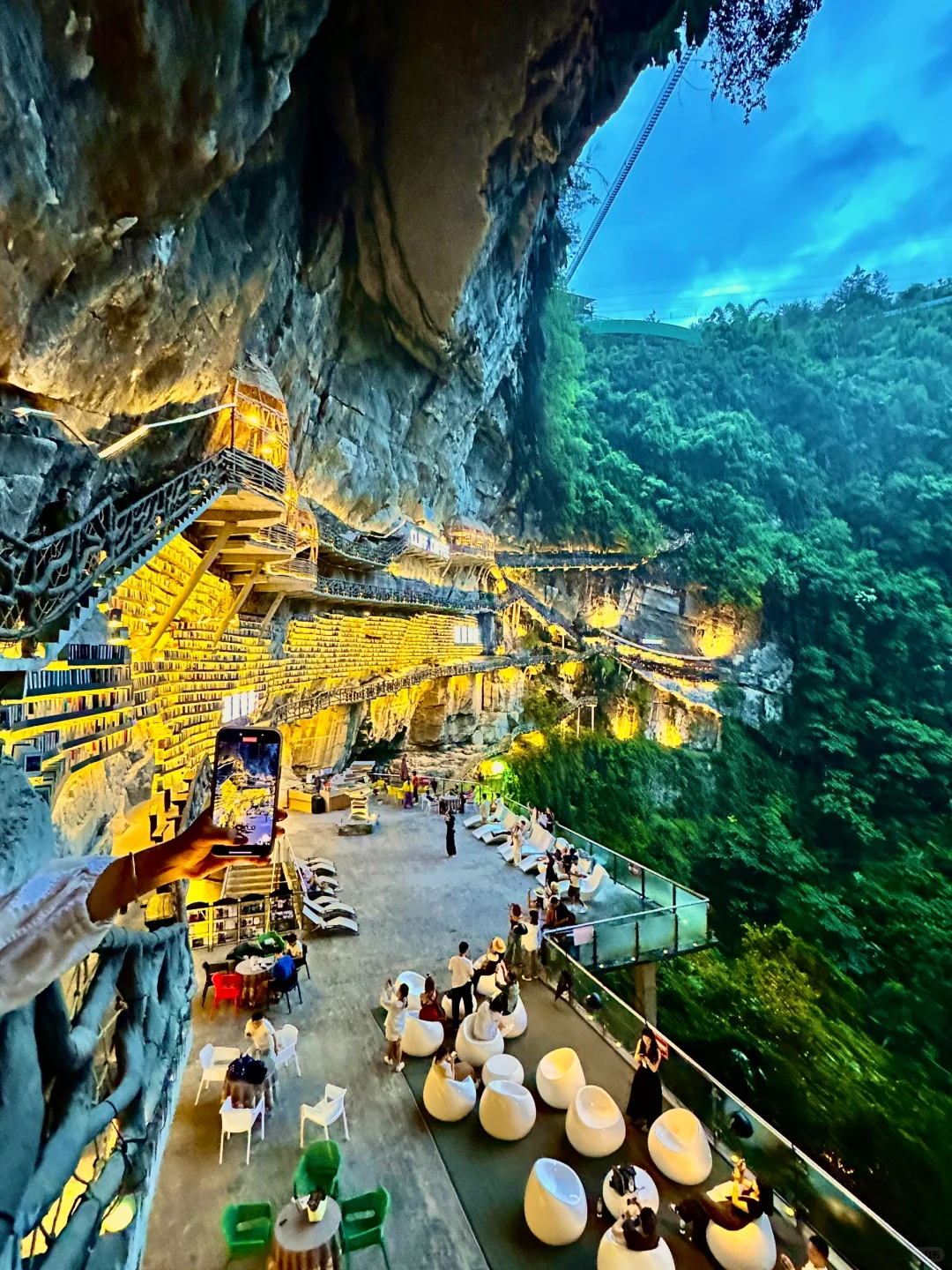 ✨Live图直出，天坑开灯瞬间拍到了