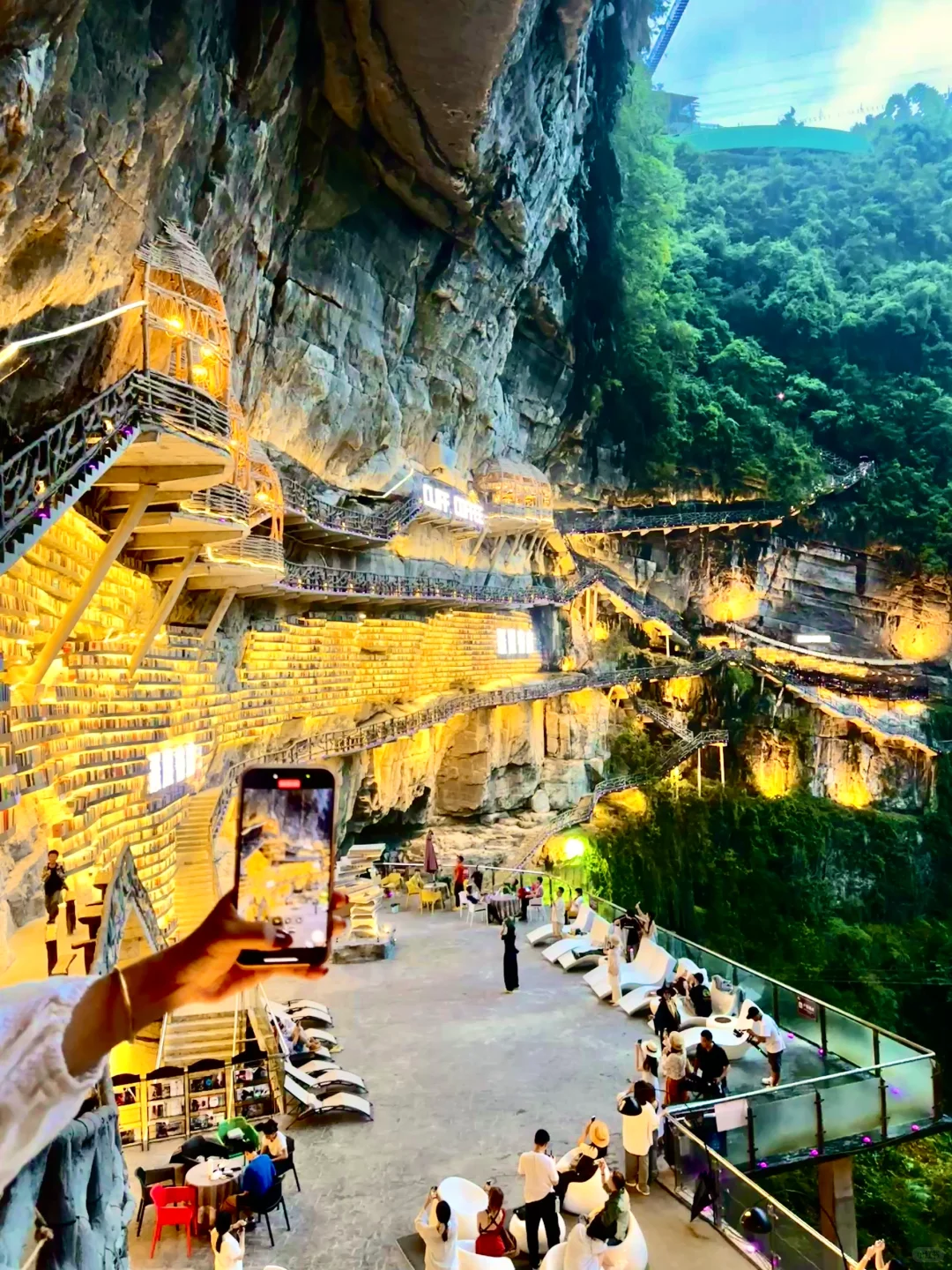 ✨Live图直出，天坑开灯瞬间拍到了