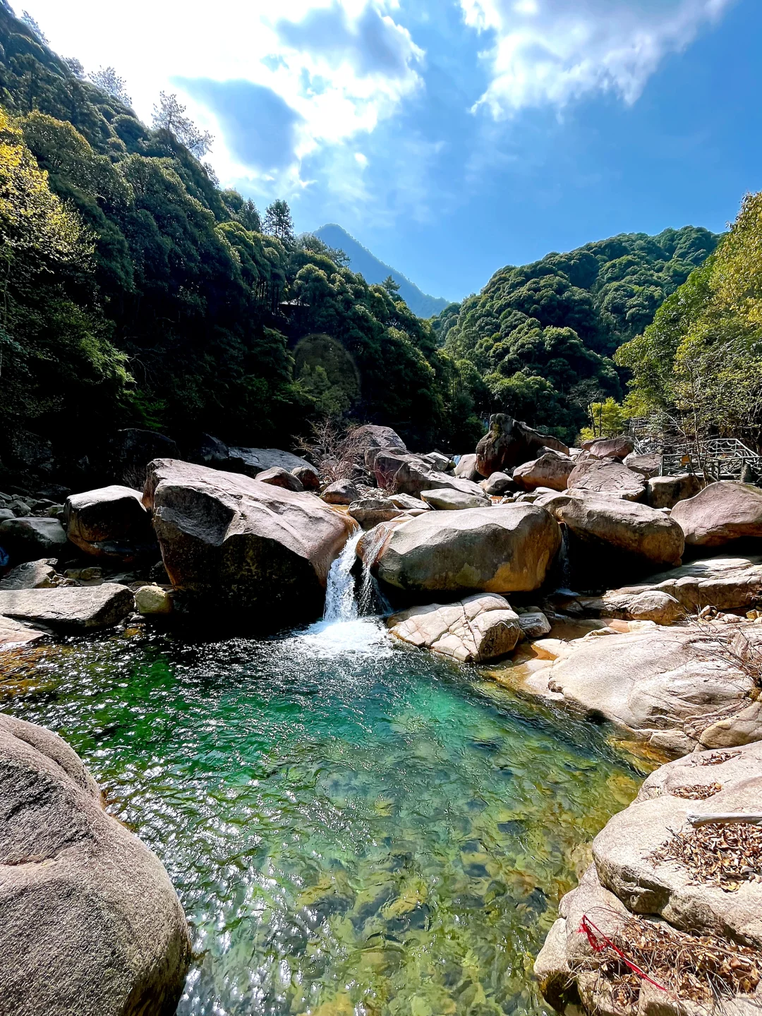 江浙沪皖暑假遛娃去皖南，溯溪玩水观溶洞