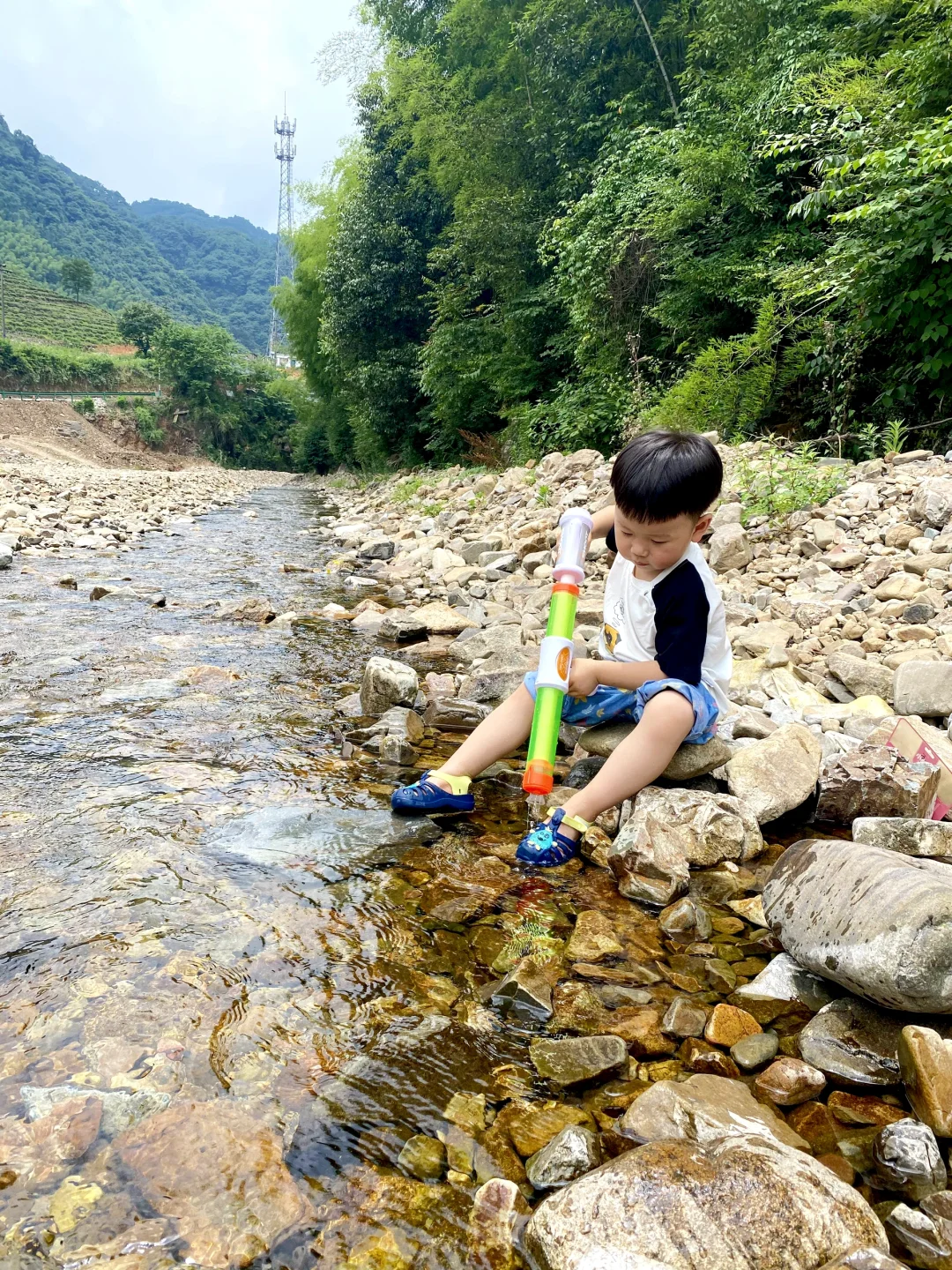 江浙沪皖暑假遛娃去皖南，溯溪玩水观溶洞